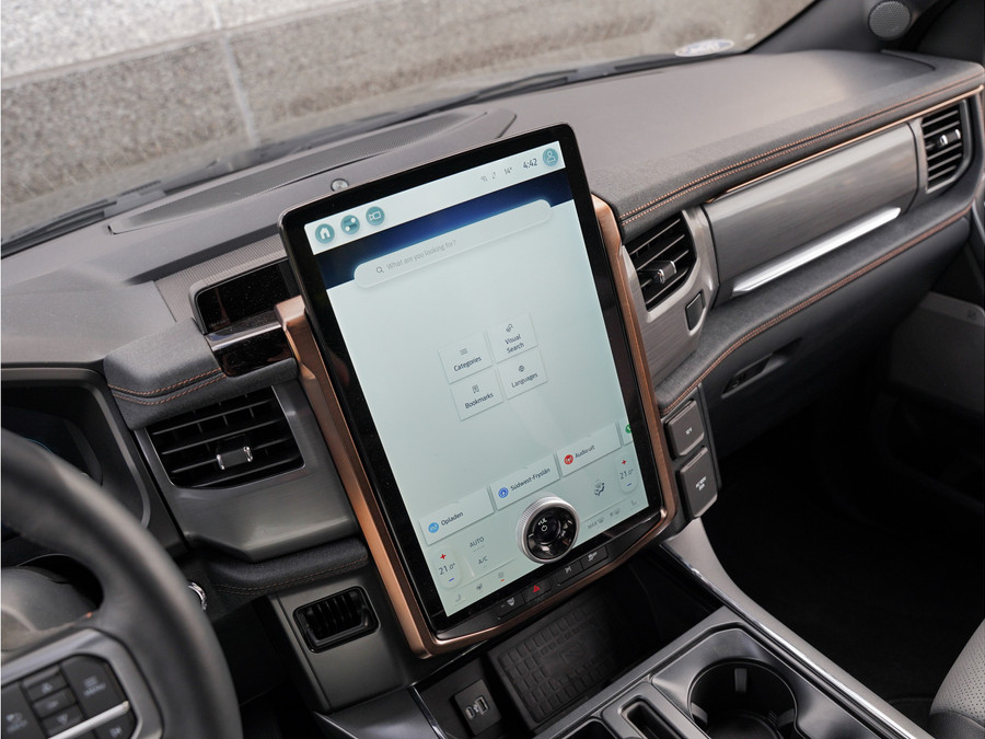 Ford F-150 Lightning Lariat Standard Range