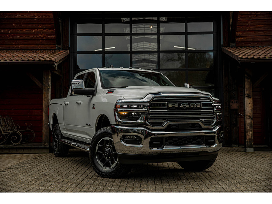 Dodge RAM 2500 laramie 6.7L Cummins black edition