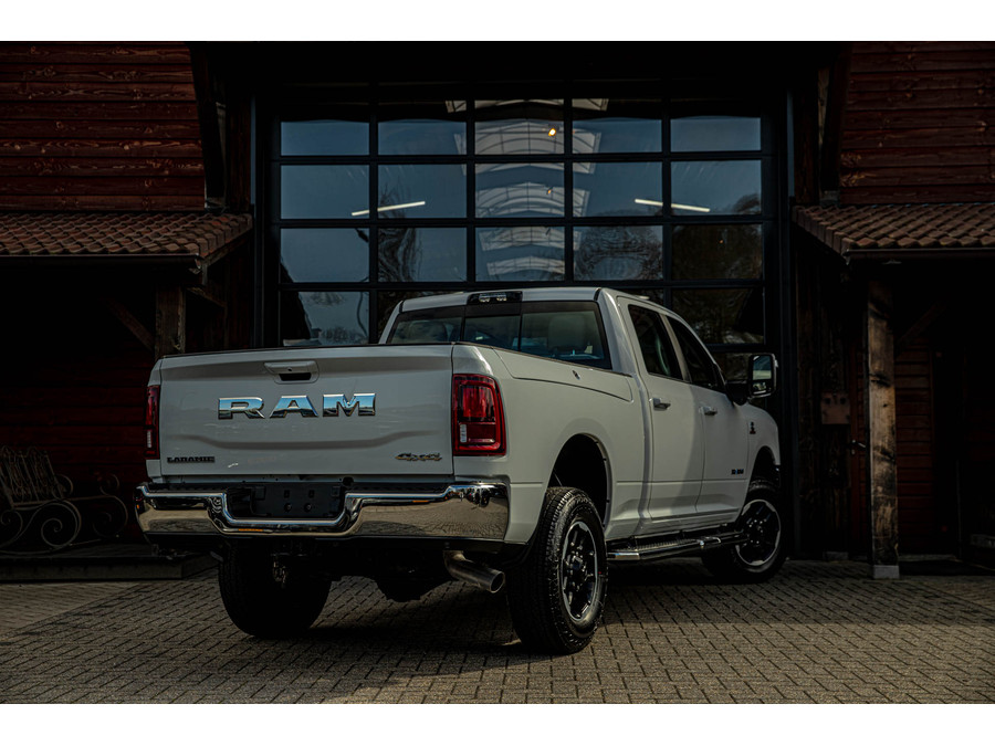 Dodge RAM 2500 laramie 6.7L Cummins black edition