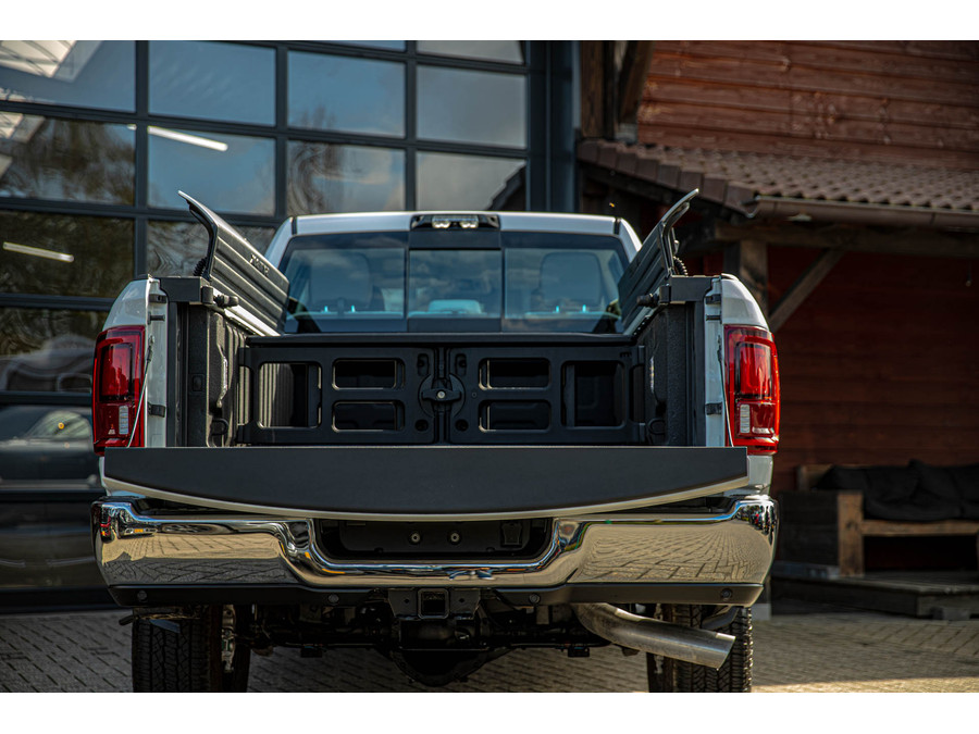 Dodge RAM 2500 laramie 6.7L Cummins black edition