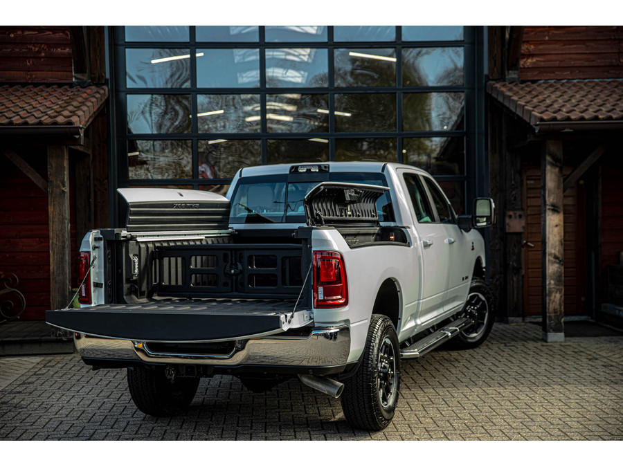 Dodge RAM 2500 laramie 6.7L Cummins black edition
