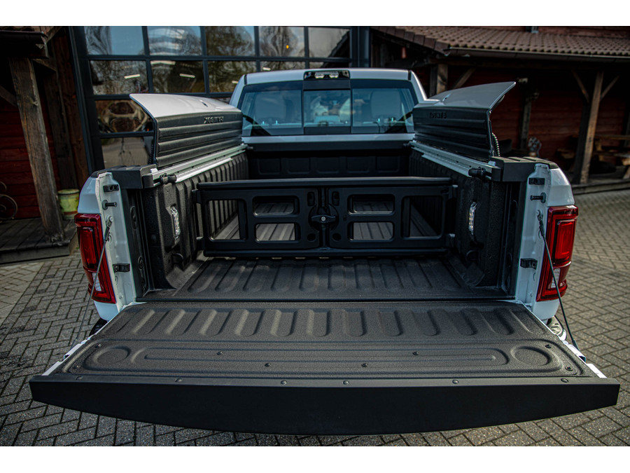 Dodge RAM 2500 laramie 6.7L Cummins black edition