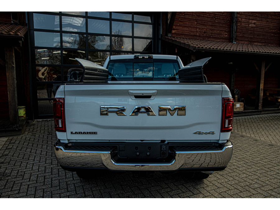 Dodge RAM 2500 laramie 6.7L Cummins black edition