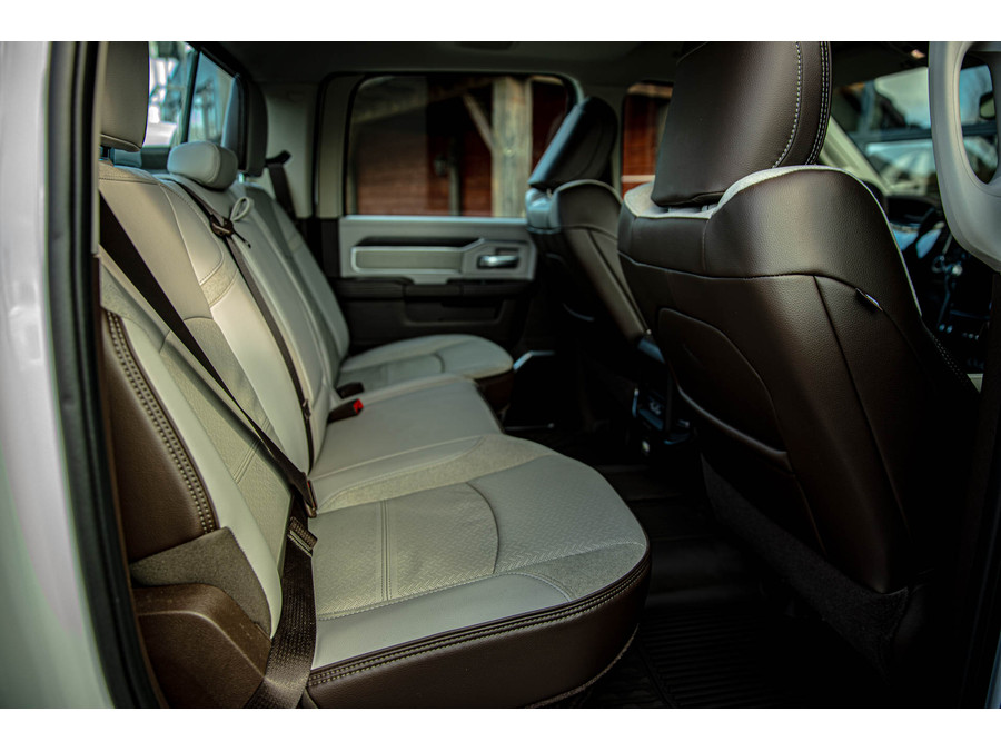 Dodge RAM 2500 laramie 6.7L Cummins black edition