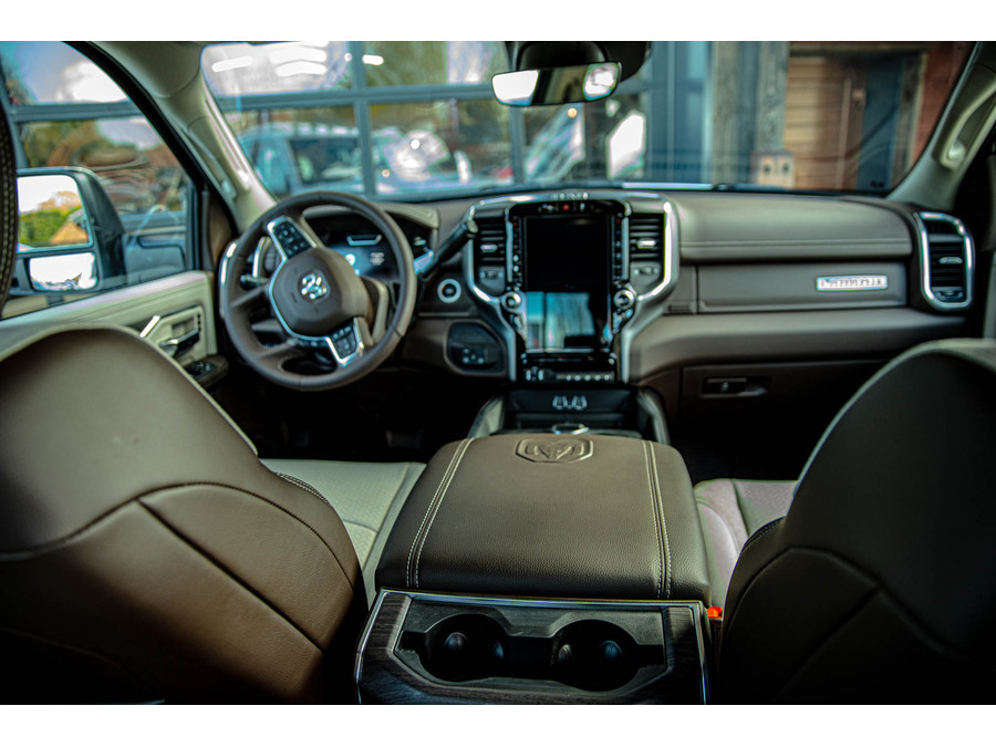 Dodge RAM 2500 laramie 6.7L Cummins black edition