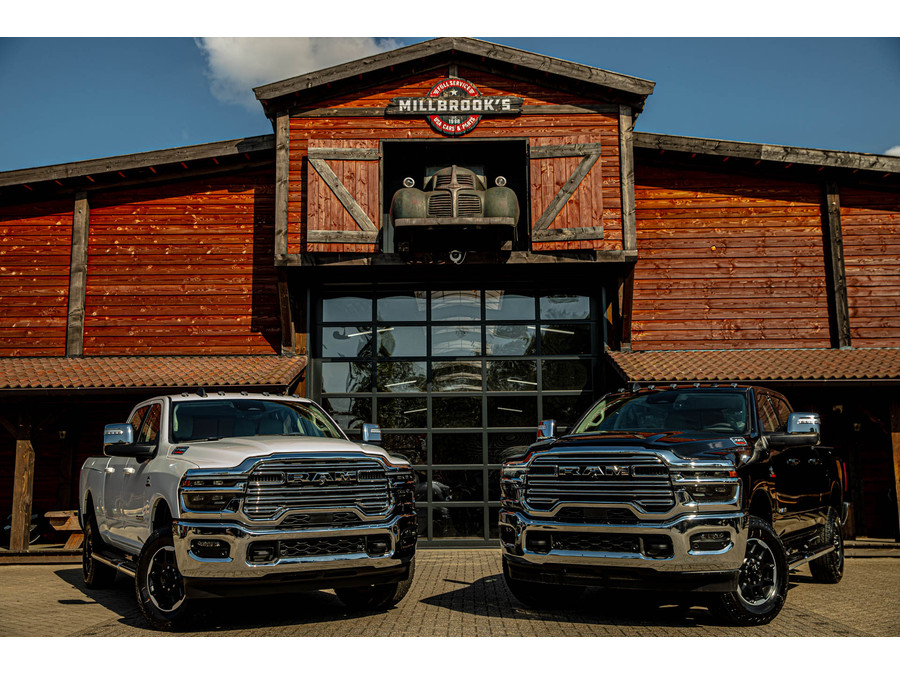 Dodge RAM 2500 laramie 6.7L Cummins black edition