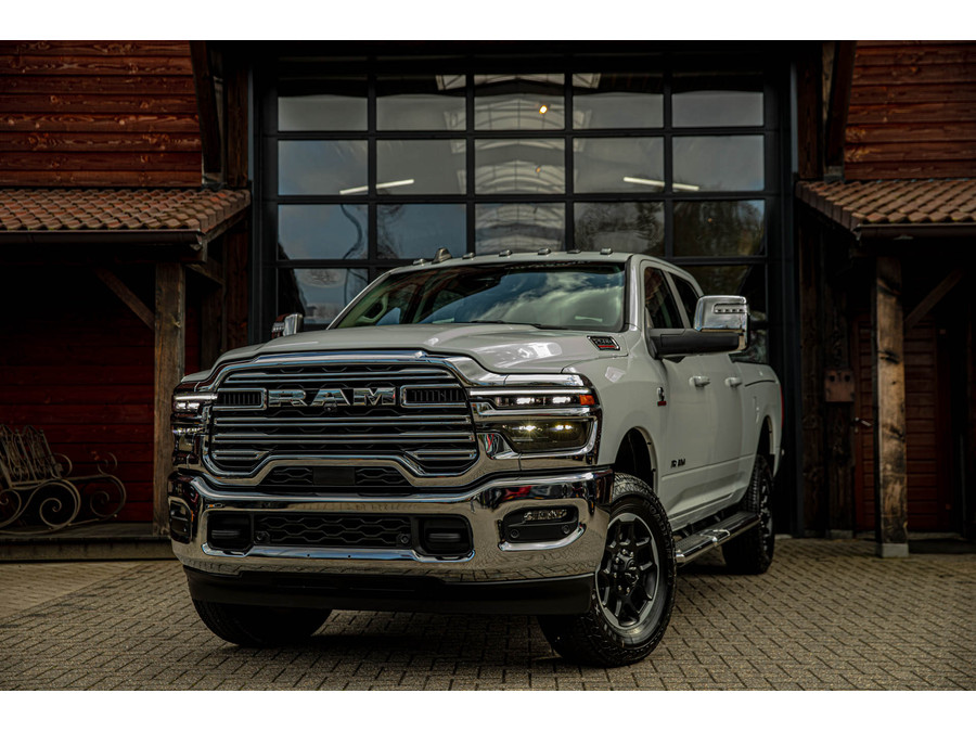 Dodge RAM 2500 laramie 6.7L Cummins black edition