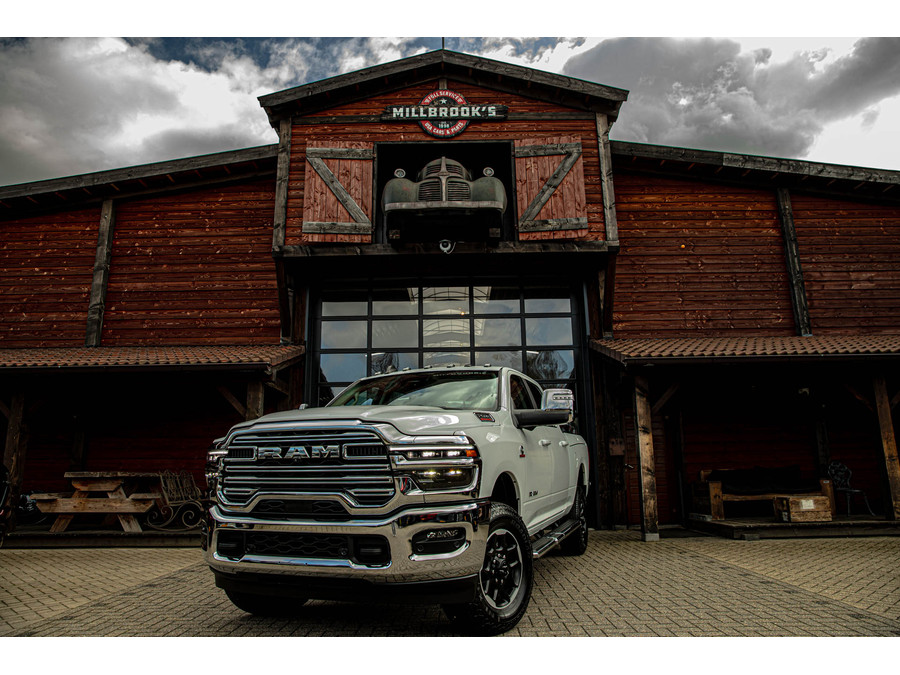 Dodge RAM 2500 laramie 6.7L Cummins black edition