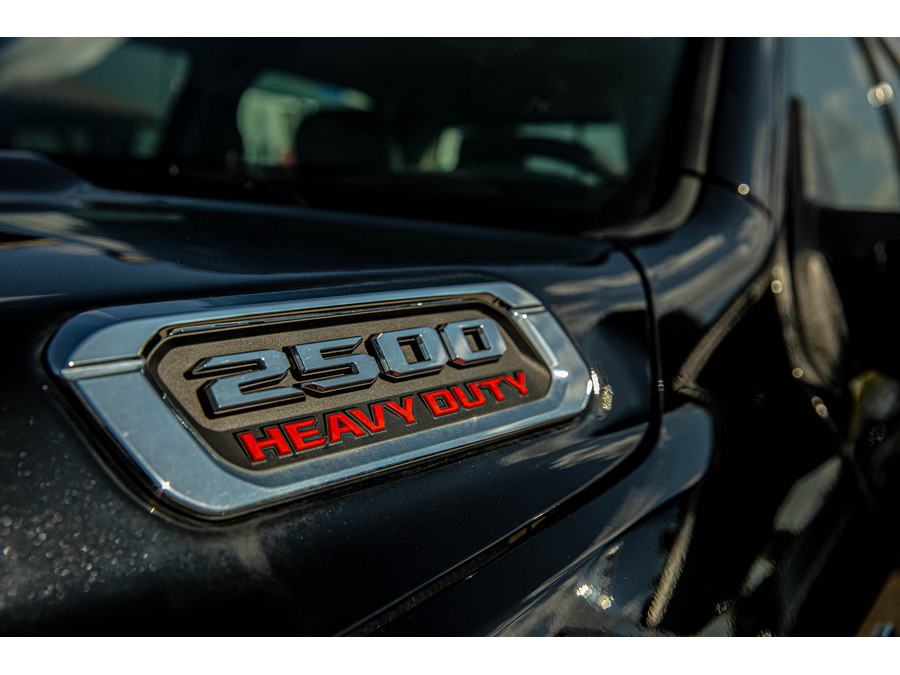 Dodge RAM 2500 laramie 6.7L Cummins black edition