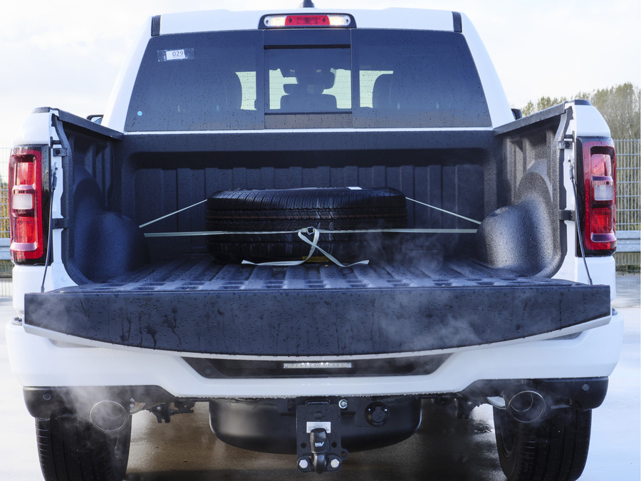 Dodge RAM 1500 | Laramie | Night | 3.0L I6 Hurricane | Crew Cab | 4X4 |