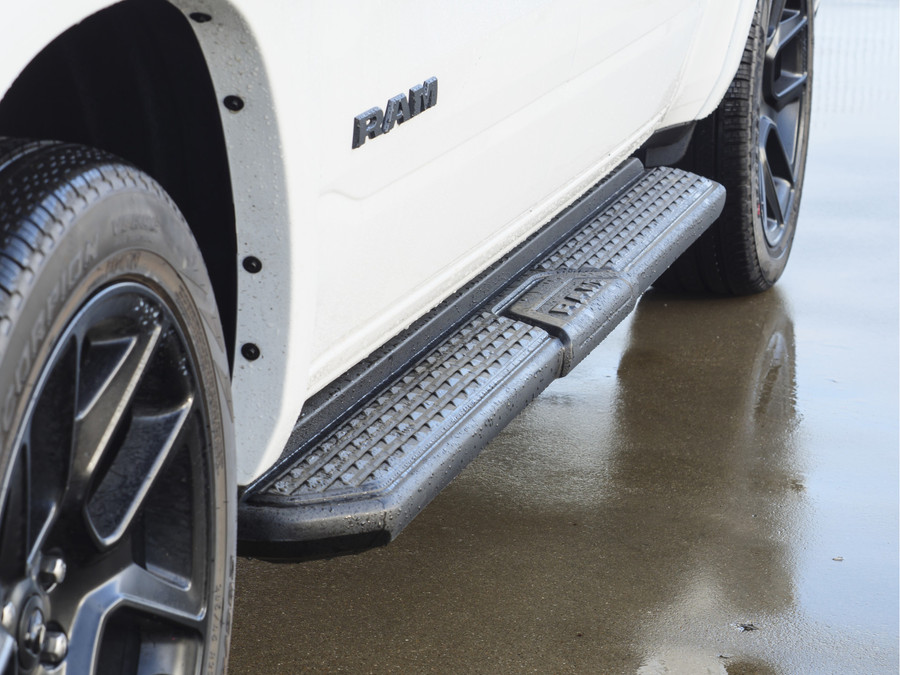 Dodge RAM 1500 | Laramie | Night | 3.0L I6 Hurricane | Crew Cab | 4X4 |