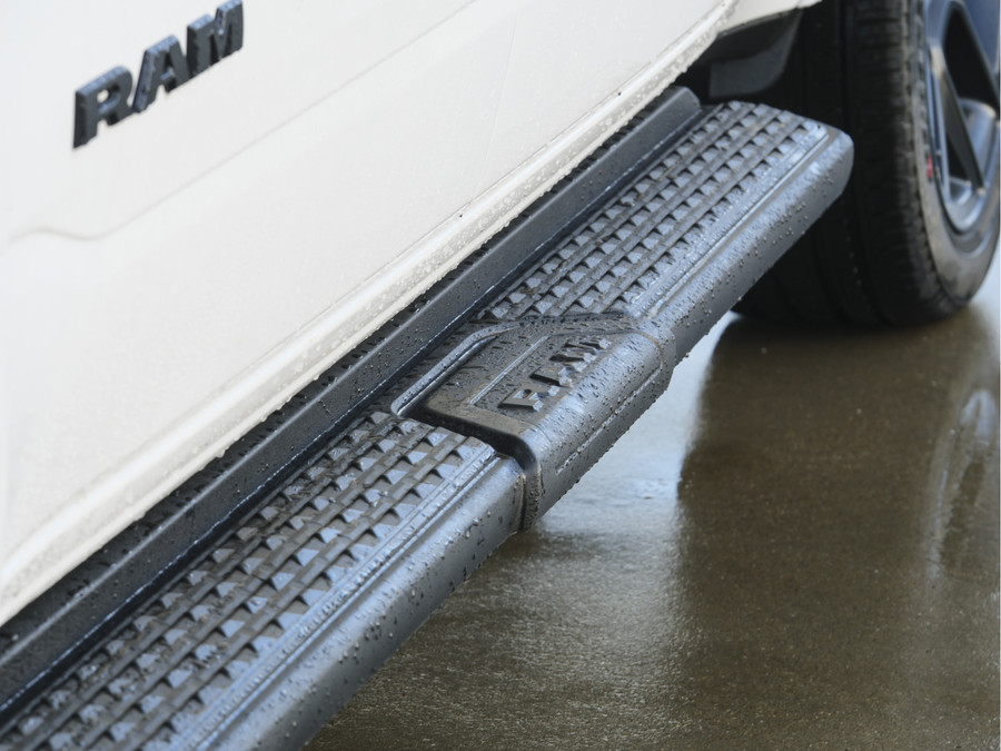 Dodge RAM 1500 | Laramie | Night | 3.0L I6 Hurricane | Crew Cab | 4X4 |