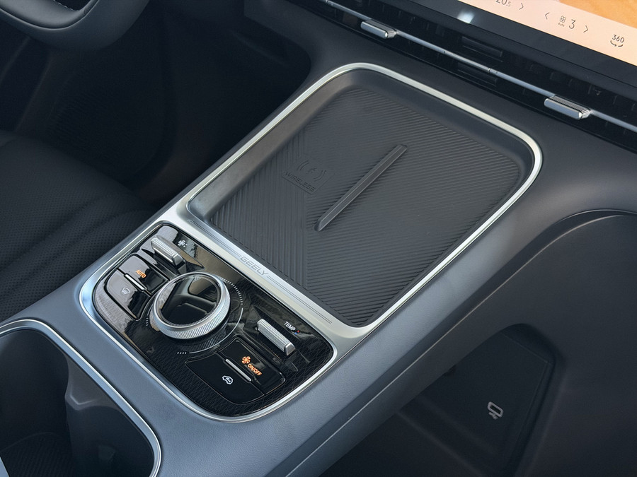 Geely Starray EM-i MAX+ PHEV LONG RANGE | 29,8 kWh ACCU | 136 KM WLTP | PANORAMADAK | STOELVERWARMING/KOELING | LEER | 