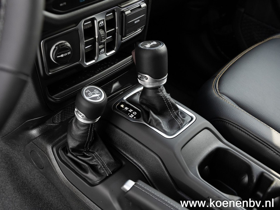 Jeep Wrangler 4xE Sahara 4wd Auto. 20 LM / SKY ONE SOFTTOP / 2500 KG Trekgewicht