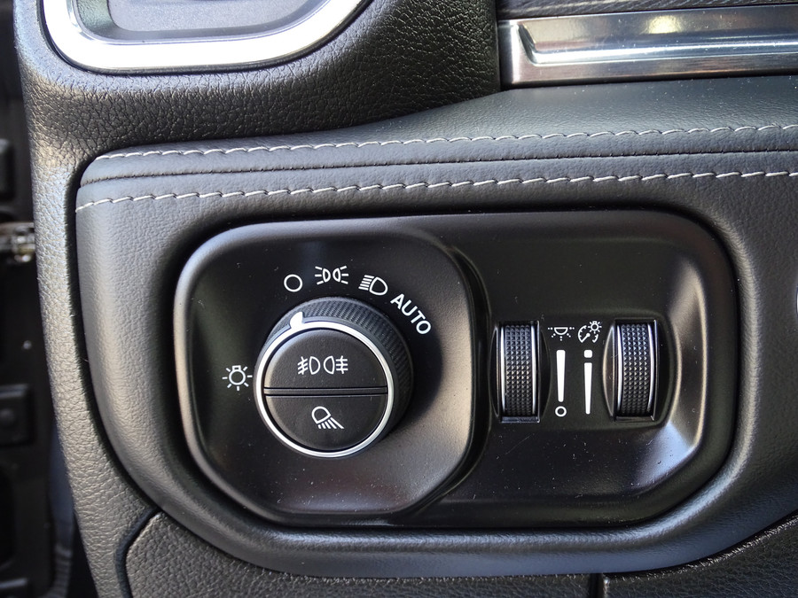 Dodge RAM 1500 5.7 V8 4x4 Crew Cab Limited