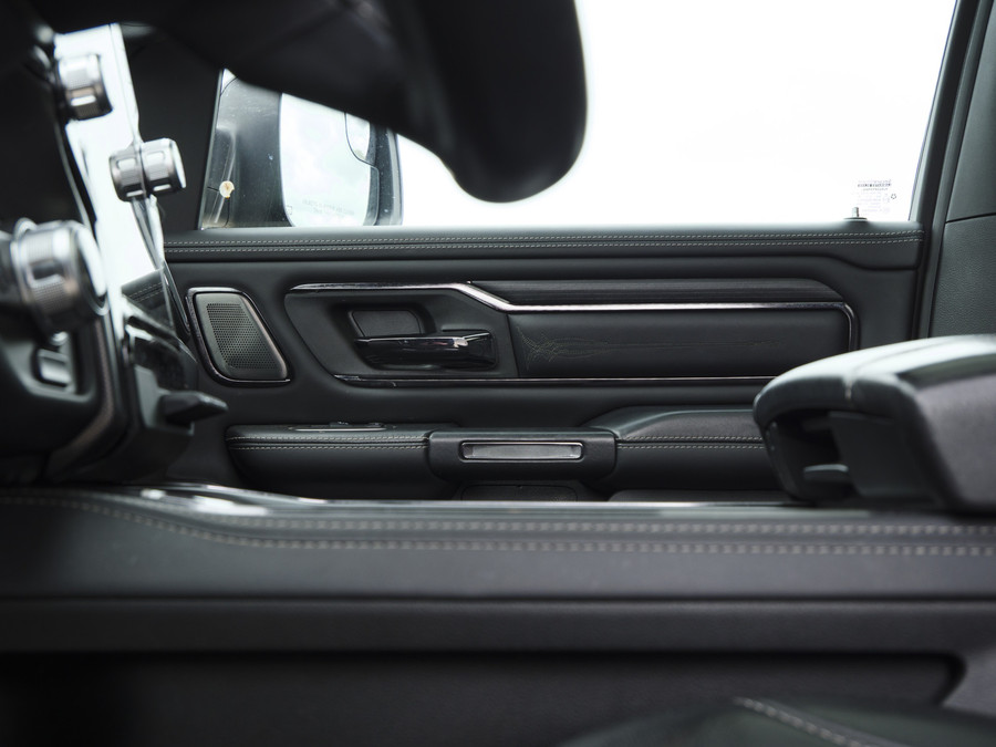 Dodge RAM 1500 | Limited | 5.7 V8 | 4x4 | Crew Cab |