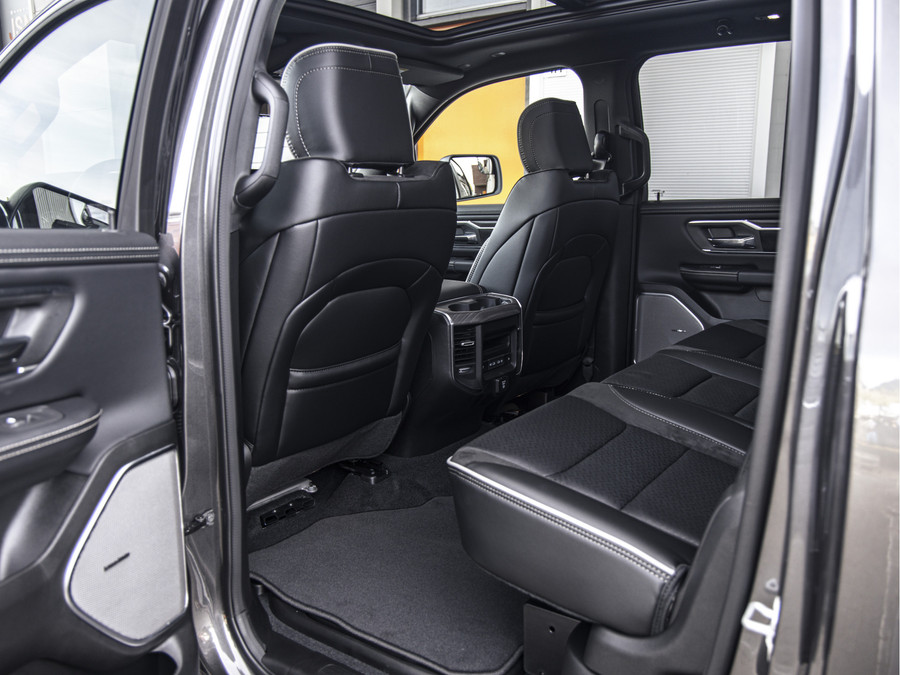 Dodge Dodge Ram Laramie Night Edition | 5.7L V8 Hemi | Full Option