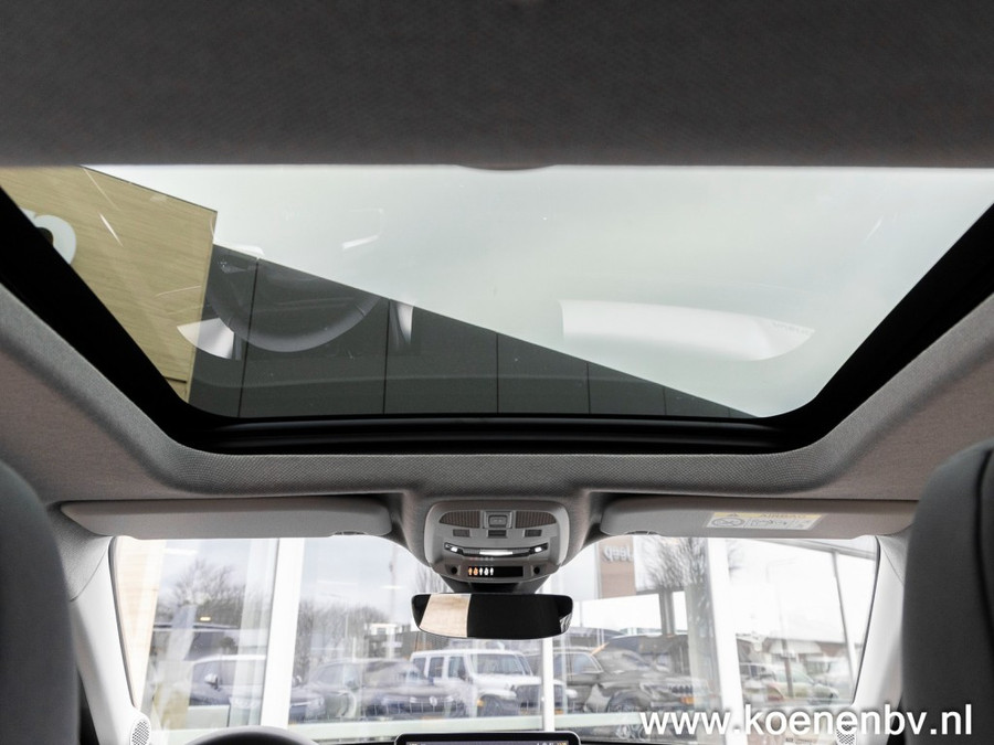 Jeep Avenger 1.2 E-HYBRID SUMMIT PANO / LEER / NAVIGATIE / ADAPTIVE CRUISE