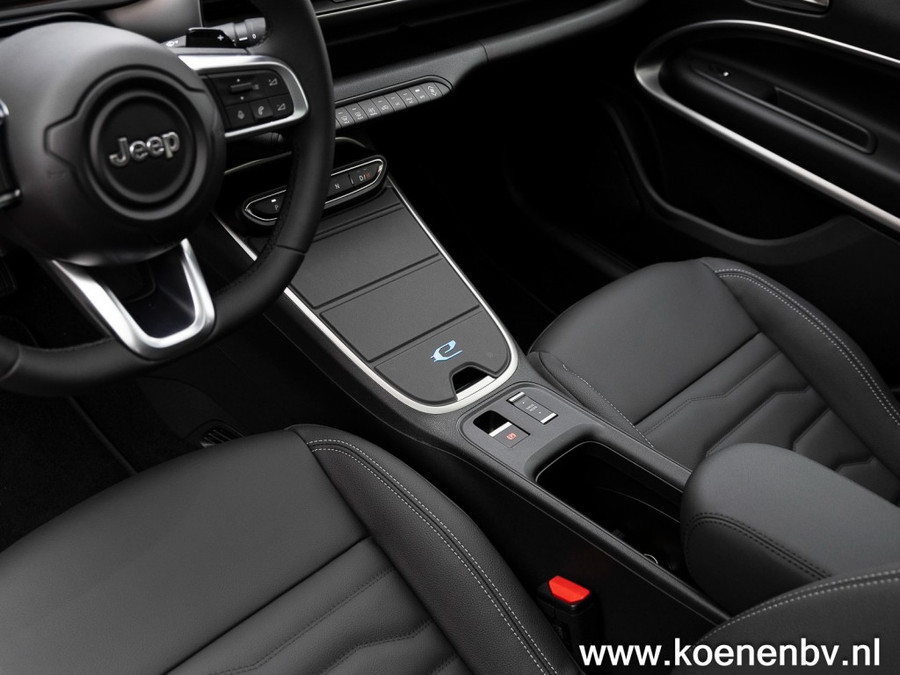 Jeep Avenger 1.2 E-HYBRID SUMMIT PANO / LEER / NAVIGATIE / ADAPTIVE CRUISE