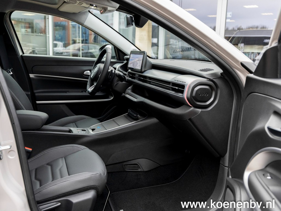 Jeep Avenger 1.2 E-HYBRID SUMMIT PANO / LEER / NAVIGATIE / ADAPTIVE CRUISE
