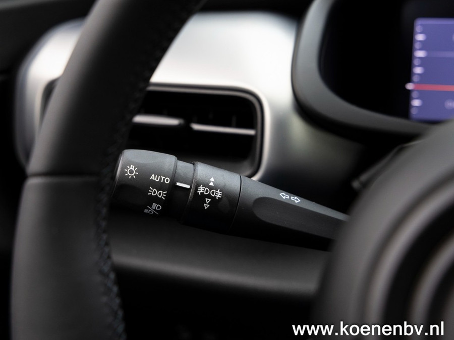 Jeep Avenger 1.2 E-HYBRID SUMMIT PANO / LEER / NAVIGATIE / ADAPTIVE CRUISE