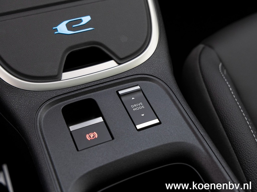 Jeep Avenger 1.2 E-HYBRID SUMMIT PANO / LEER / NAVIGATIE / ADAPTIVE CRUISE