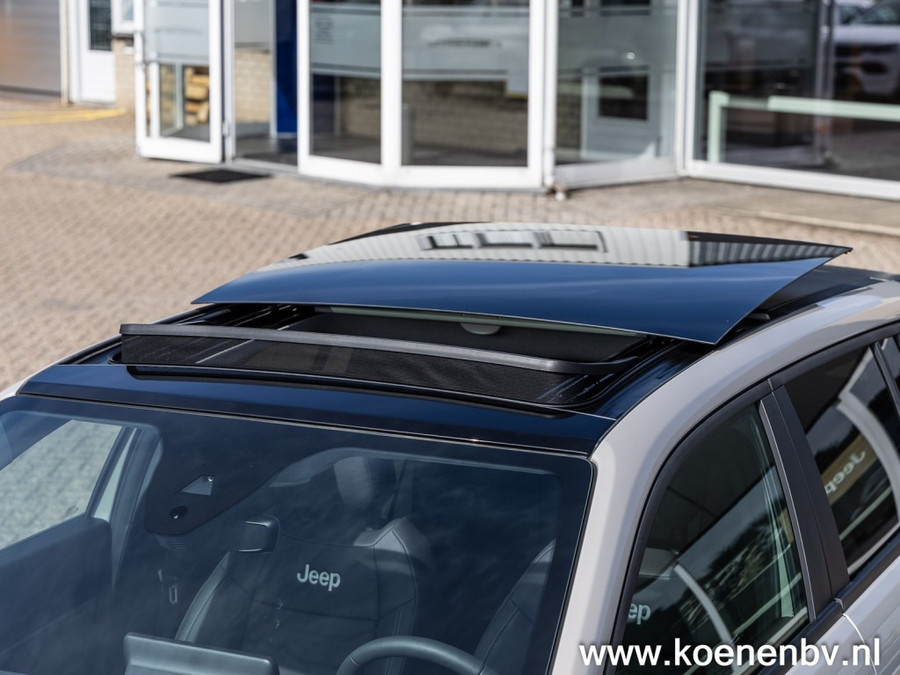 Jeep Avenger 1.2 E-HYBRID SUMMIT PANO / LEER / NAVIGATIE / ADAPTIVE CRUISE