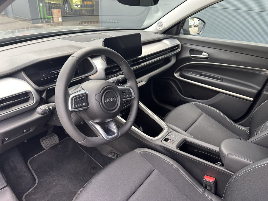 Jeep Avenger 110PK e-Hybrid e-DCT6 Summit (Elektr. achterklep - Navigatie - Camera - PDC)