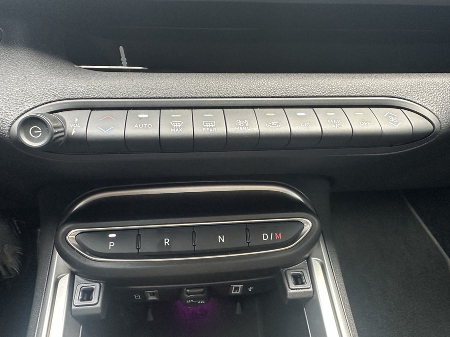 Jeep Avenger 110PK e-Hybrid e-DCT6 Summit (Elektr. achterklep - Navigatie - Camera - PDC)
