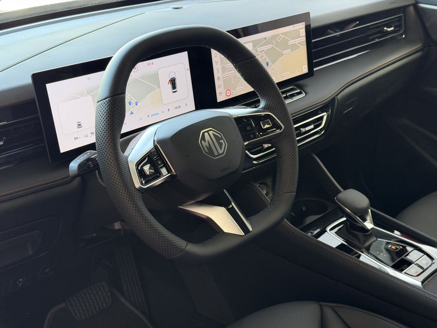 MG MG HS PHEV 1.5 TGDI LUXURY PHEV PLUG-IN HYBRIDE | LEER | 272PK NIEUWE AUTO | 100KM ELEK. BEREIK | 360° CAMERA |