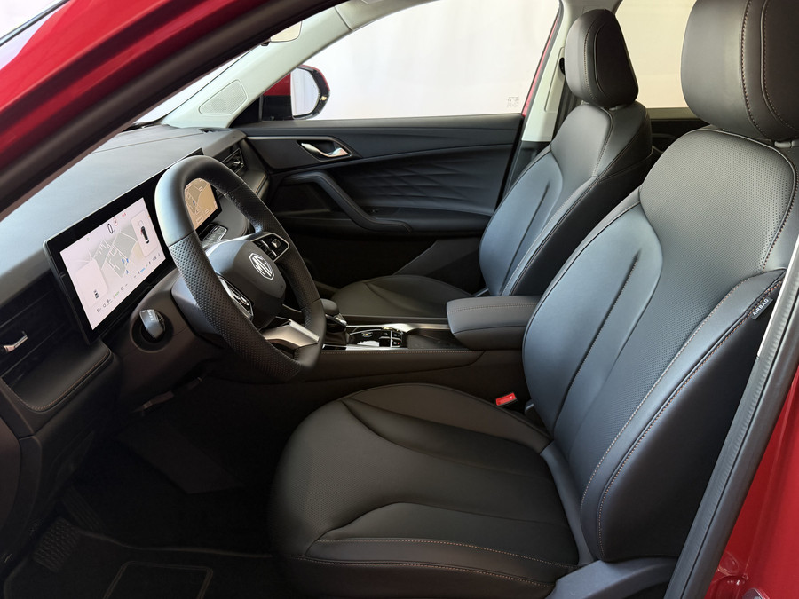 MG MG HS PHEV 1.5 TGDI LUXURY PHEV PLUG-IN HYBRIDE | LEER | 272PK NIEUWE AUTO | 100KM ELEK. BEREIK | 360° CAMERA |