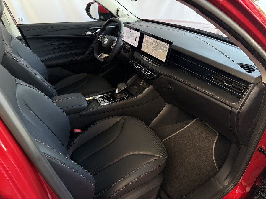 MG MG HS PHEV 1.5 TGDI LUXURY PHEV PLUG-IN HYBRIDE | LEER | 272PK NIEUWE AUTO | 100KM ELEK. BEREIK | 360° CAMERA |