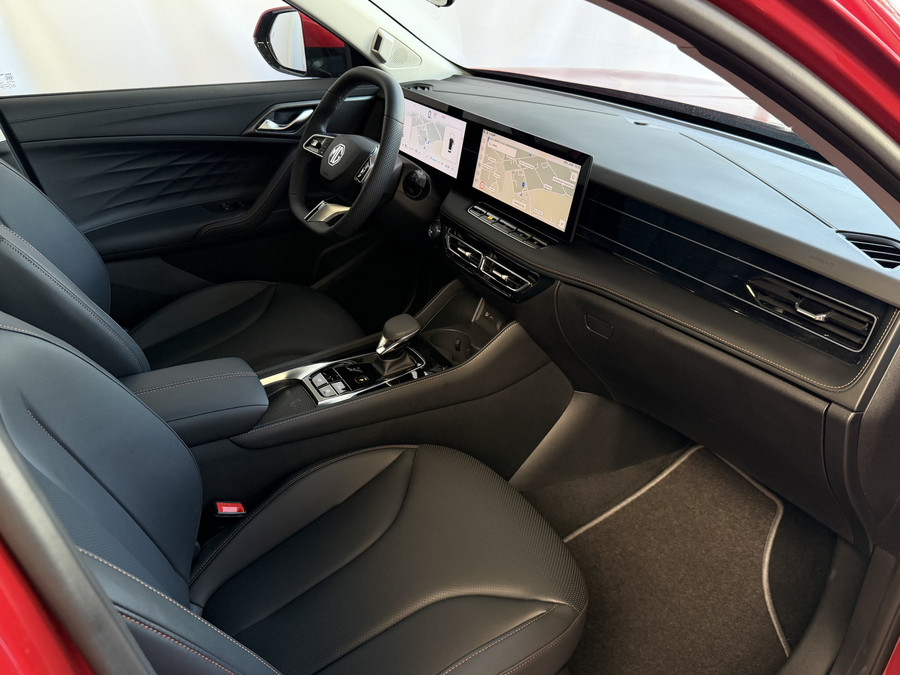 MG MG HS PHEV 1.5 TGDI LUXURY PHEV PLUG-IN HYBRIDE | LEER | 272PK NIEUWE AUTO | 100KM ELEK. BEREIK | 360° CAMERA |