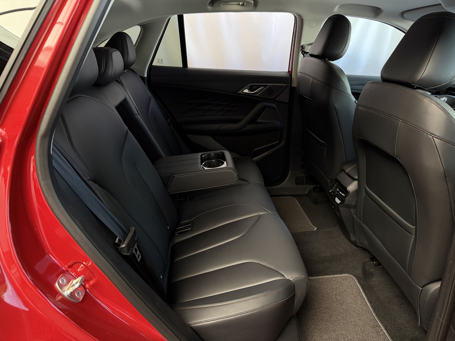 MG MG HS PHEV 1.5 TGDI LUXURY PHEV PLUG-IN HYBRIDE | LEER | 272PK NIEUWE AUTO | 100KM ELEK. BEREIK | 360° CAMERA |