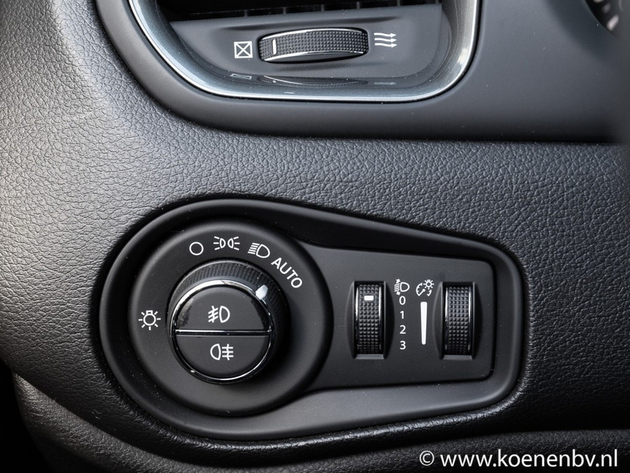 Jeep Renegade 1.3T DDCT Limited Autom. CLIMATE C. / ADAPTIVE C. / TREKHAAK