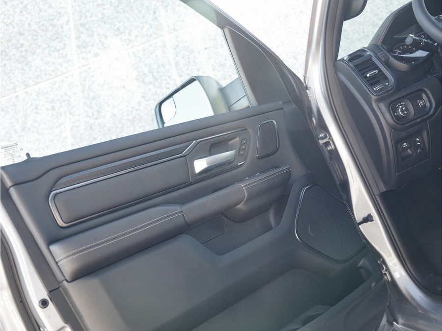 Dodge RAM 1500 5.7 V8 4x4 Crew Cab Sport