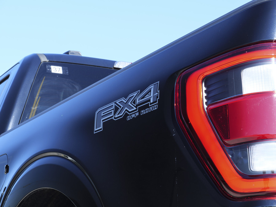 Ford F-150 5.0 V8 | Super Crew | Lariat FX4 | Black Edition | BPM-VRIJ