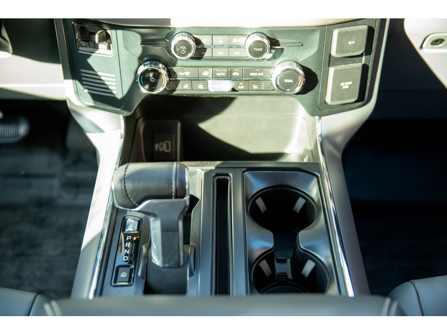 Ford Ford F-150 Lightning Pro 4x4 SuperCrew 