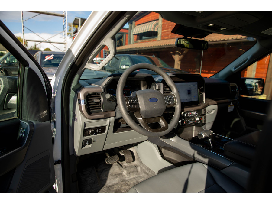 Ford Ford F-150 Lightning Pro 4x4 SuperCrew 