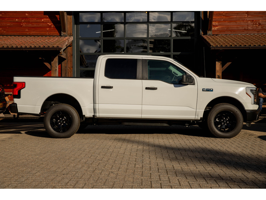 Ford Ford F-150 Lightning Pro 4x4 SuperCrew 