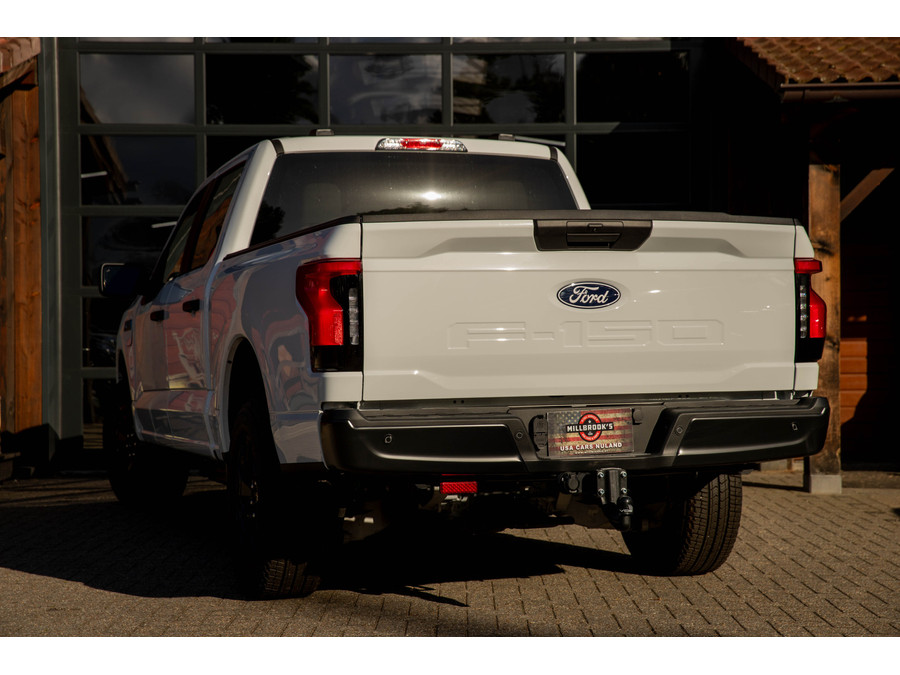 Ford Ford F-150 Lightning Pro 4x4 SuperCrew 