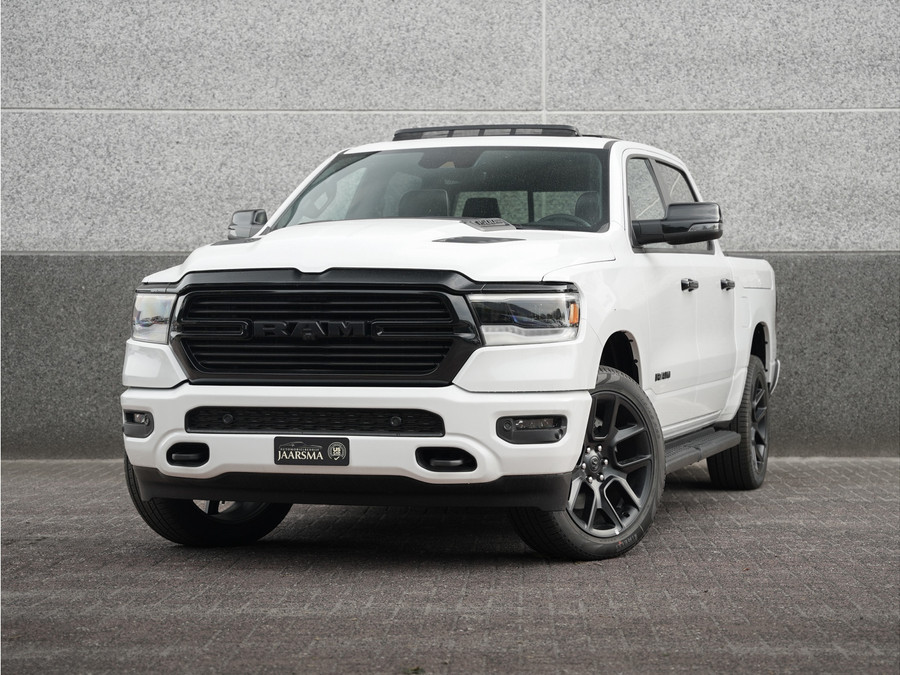 Dodge RAM 1500 5.7 V8 4x4 Crew Cab Laramie Night