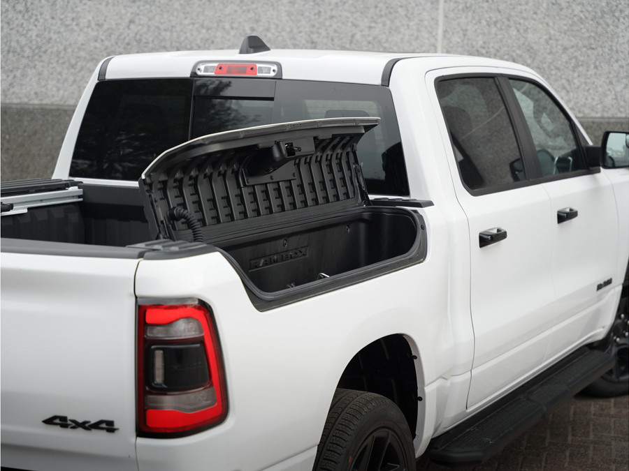 Dodge RAM 1500 5.7 V8 4x4 Crew Cab Laramie Night