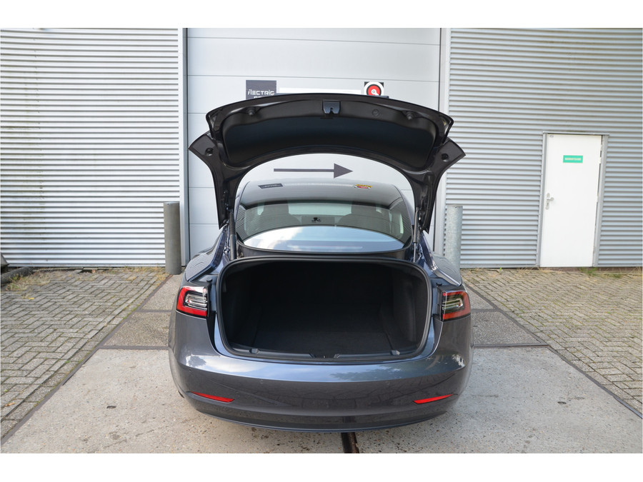 Tesla Model 3 Standard RWD Plus 60 kWh