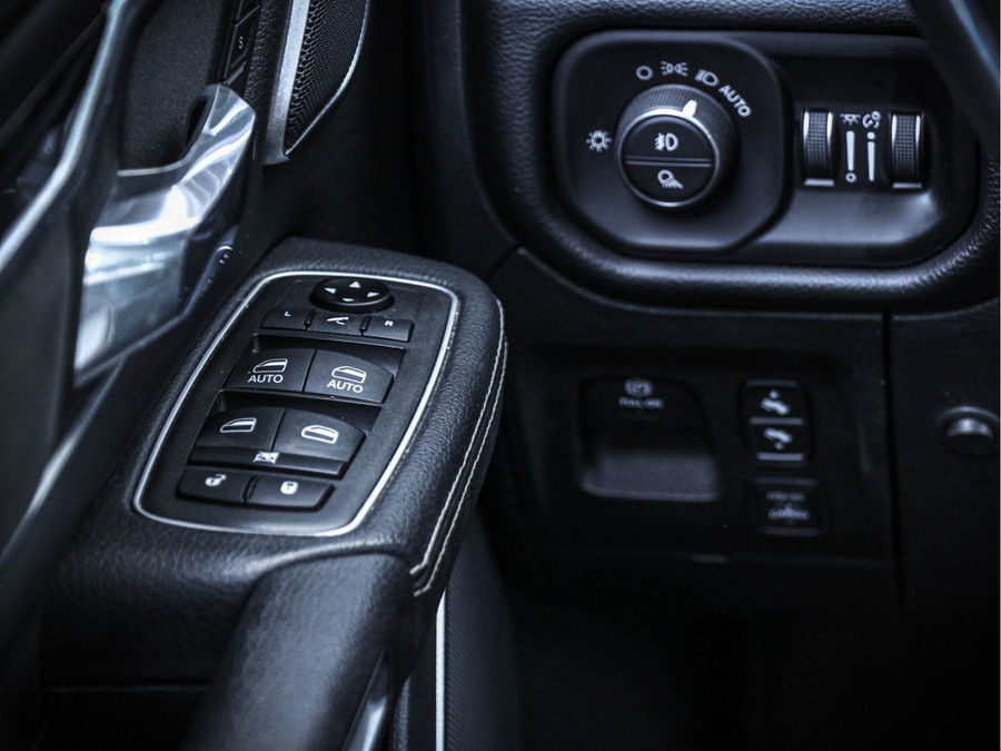 Dodge RAM 1500 Laramie Night Rambox + MWK | 5.7L HEMI V8 400PK