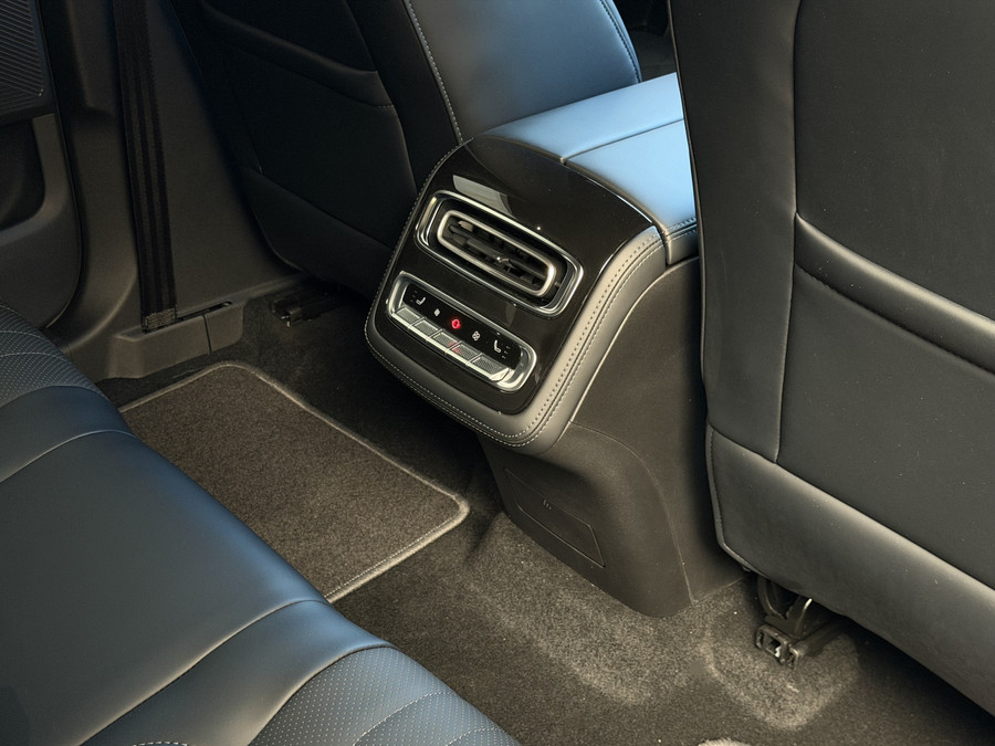 Omoda 9 OMODA 9 PREMIUM AWD | 145 KM ELEKTRISCH | 538 PK | MAT ZWART