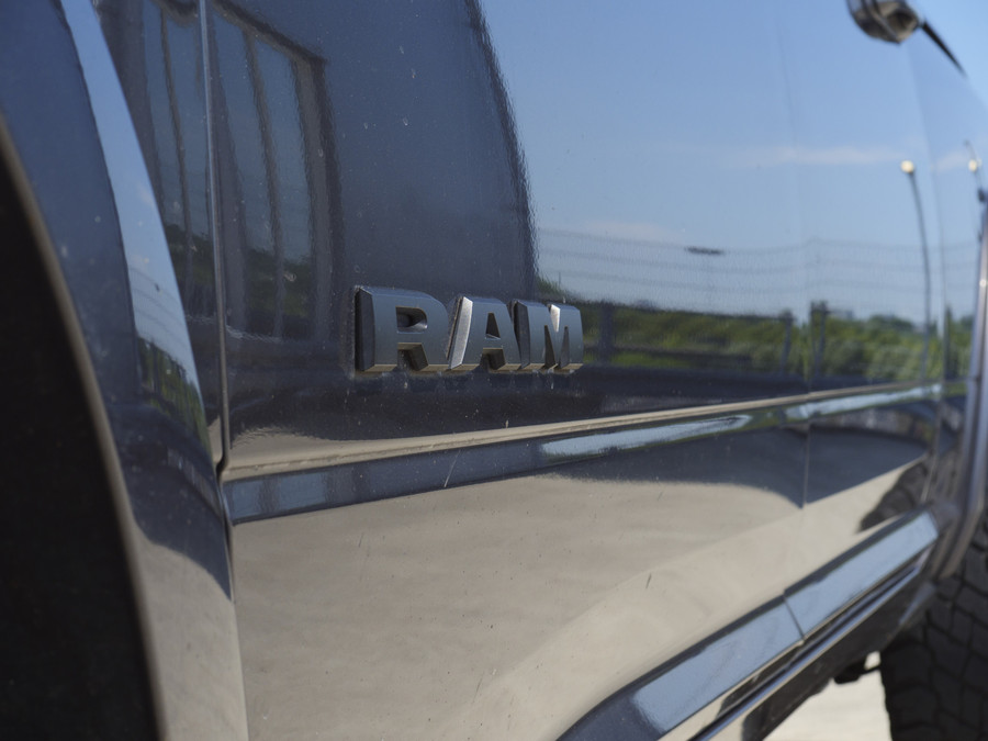 Dodge RAM 2500 Laramie | 6.4L HEMI | 4x4 | Crew cab