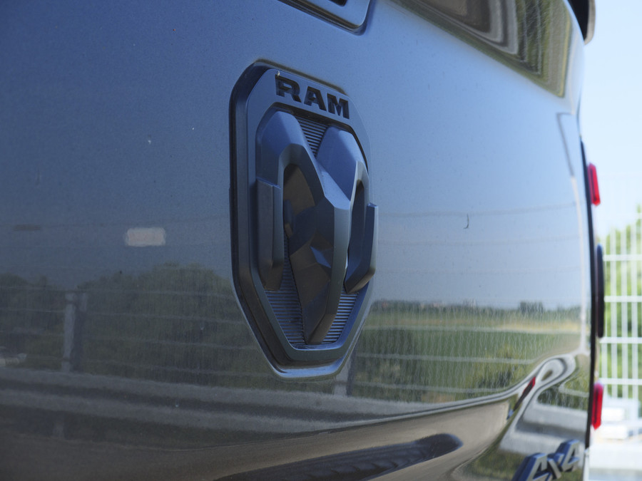Dodge RAM 2500 Laramie | 6.4L HEMI | 4x4 | Crew cab