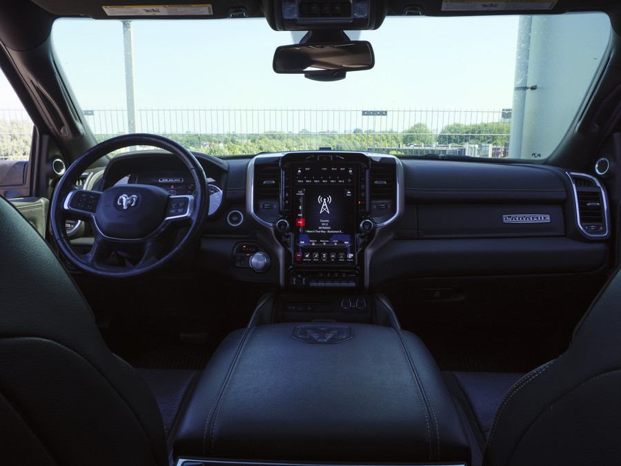 Dodge RAM 2500 Laramie | 6.4L HEMI | 4x4 | Crew cab