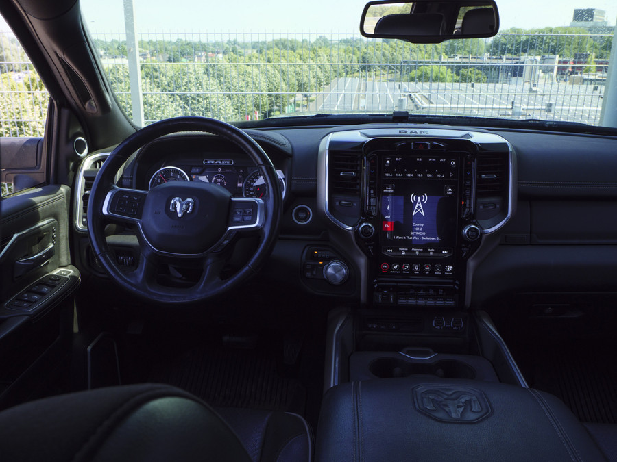 Dodge RAM 2500 Laramie | 6.4L HEMI | 4x4 | Crew cab